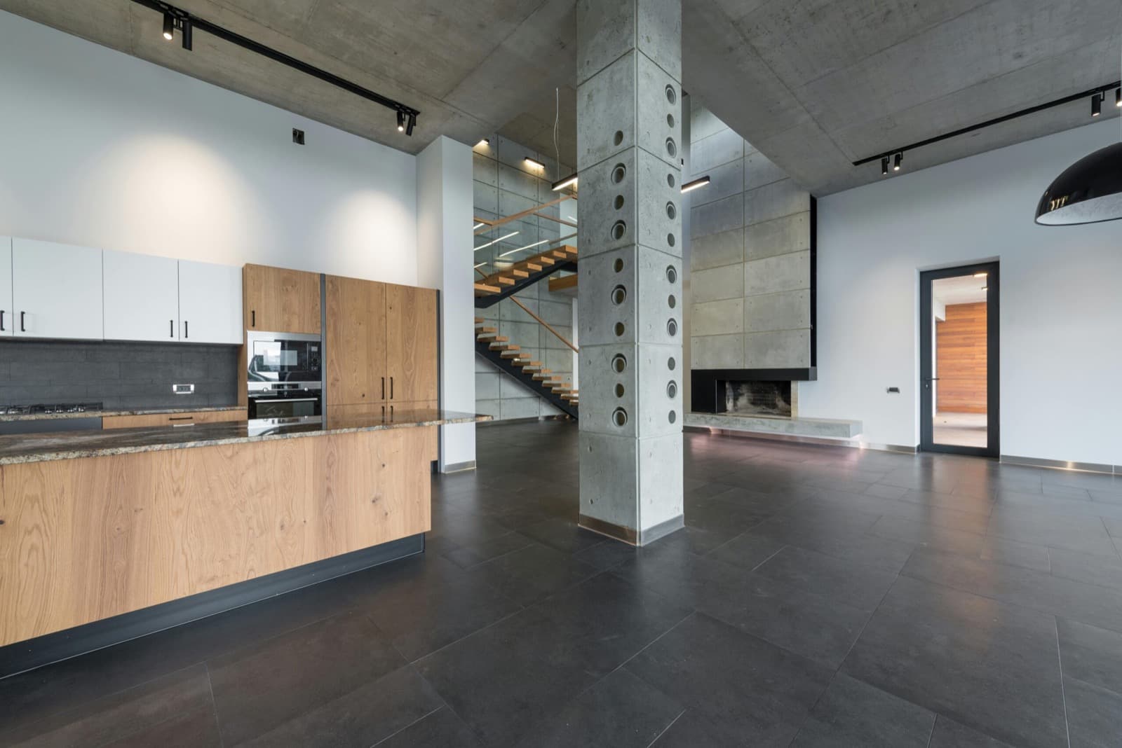 Modernisierte Küche als Beispiel für Innenausbau in Hamburg